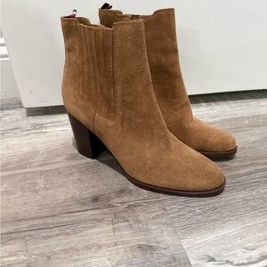 Tommy Hilfiger Tan Suede Ankle Boots size 9